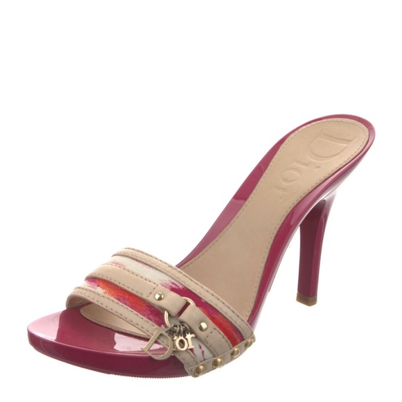 Worn for 1 Hour
• Christian Dior Slides
• Leather Trim
• Stiletto
• Box - Picture 4 of 5